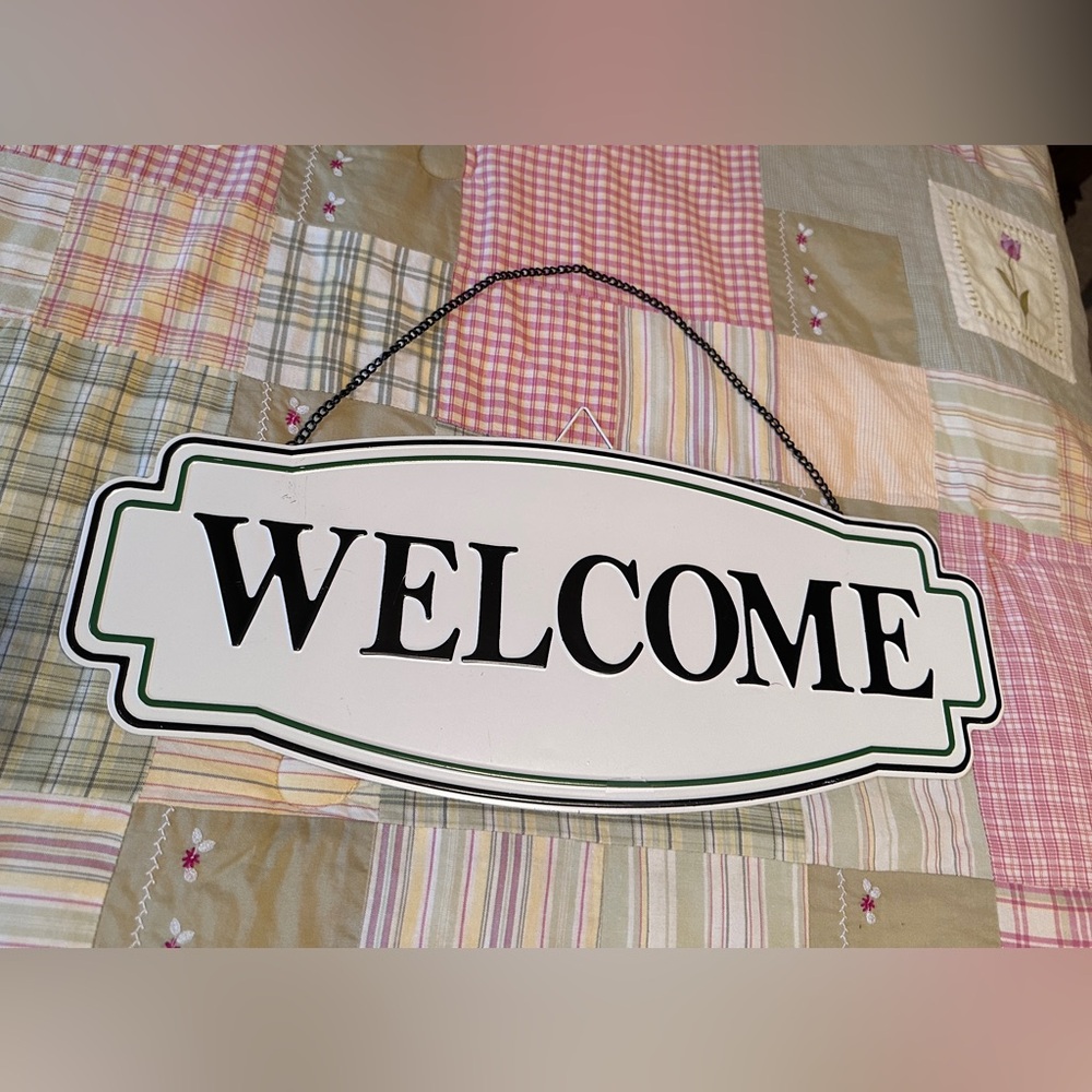 Hanging Metal Welcome Sign with‎ Black and White Design NEW